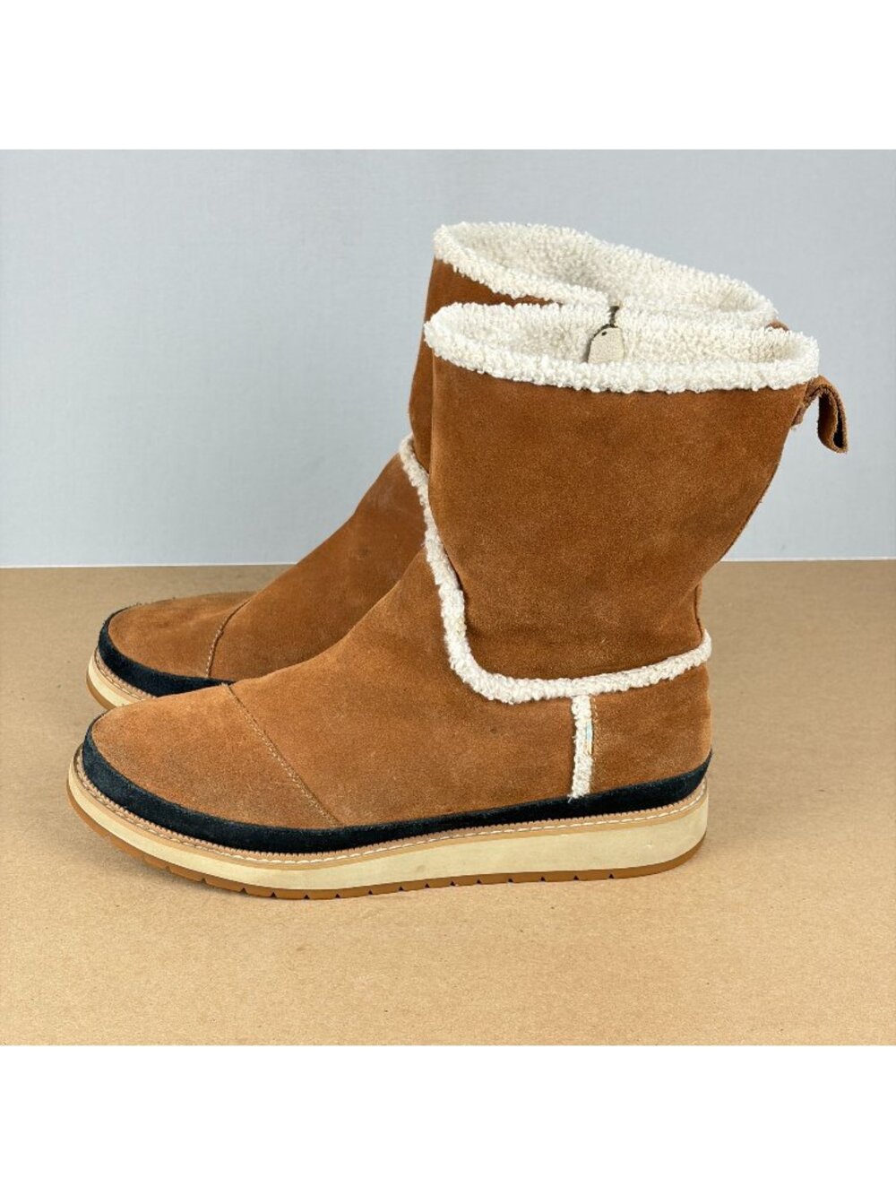 Toms Makenna Suede Side Zip Boots Womens 9 Tan Cream Faux Fur Lined Casual